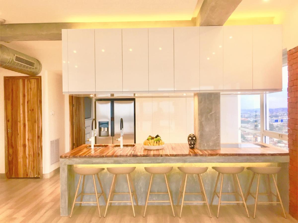Luxury Apartment Heart Of กวายากิล ภายนอก รูปภาพ
