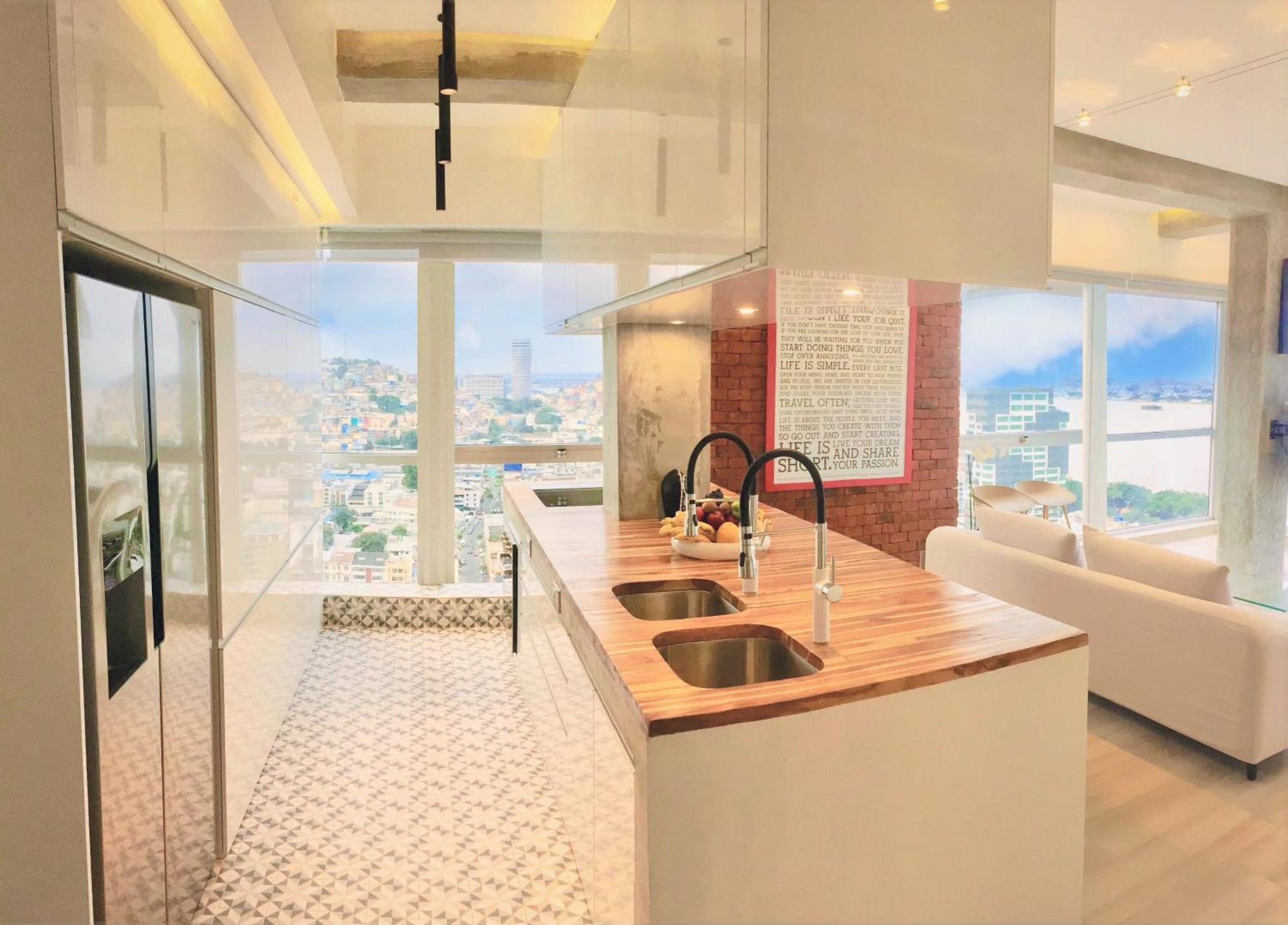 Luxury Apartment Heart Of กวายากิล ภายนอก รูปภาพ
